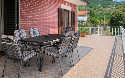 Katarina: Plante, Bâtiment, Propriété, Fenêtre, Ciel, Porte, Fleur, Chalet, Maison, Bois