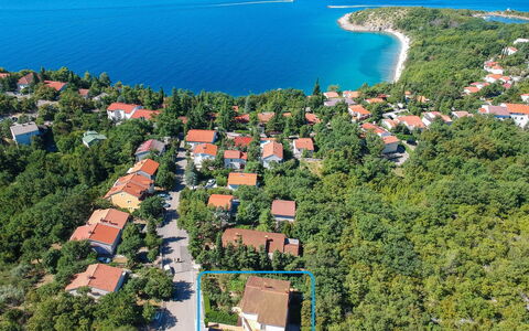 Crikvenica Jadranovo 612: L'Eau, Propriété, Bâtiment, Plante, Bleu Azur, Bleu, Paysage Naturel, Arbre, Végétation, Design Urbain