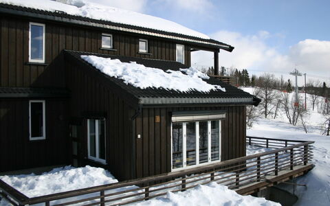 Gjefselykkja: Ciel, Neige, Fenêtre, Nuage, Propriété, Bâtiment, Bois, Maison, Arbre, Chalet