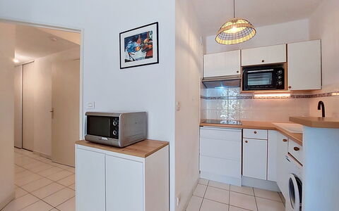 Vaux sur Mer 550: Design Intérieur, Sol, Sol, Pièce, Plafond, Meubles, Comptoir, Principaux Appliance, Domicile, Cabinetry