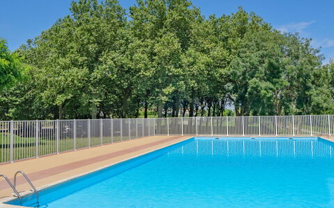Vaux sur Mer 550: L'Eau, Ciel, Plante, Piscine, La Nature, Bleu Azur, Arbre, Ombre, Mobilier De Jardin, Herbe