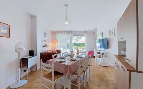 Vaux sur Mer 700: Sol, Meubles, Design Intérieur, Sol, Table Cuisine Et Salle A Manger, Table, Chaise, Appartement, Plafond, Salle À Manger