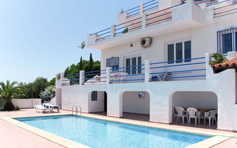 Peñiscola 619: L'Eau, Propriété, Bâtiment, Ciel, Piscine, Plante, Bleu Azur, Ombre, Architecture, Fenêtre