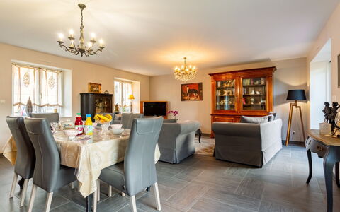 La Lucerie: Table, Meubles, Cadre, Propriété, Chaise, Bois, Éclairage, Design Intérieur, Salon, Plante D'Appartement
