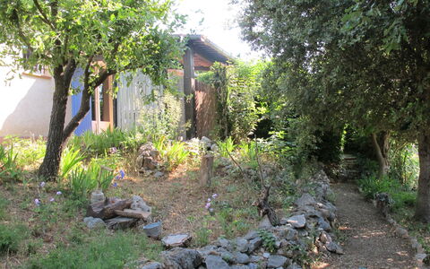 Villa Audrey: Plante, Communauté Des Plantes, Bâtiment, Arbre, Paysage Naturel, Lot Terre, Végétation, Substrat Rocheux, Maison, Herbe