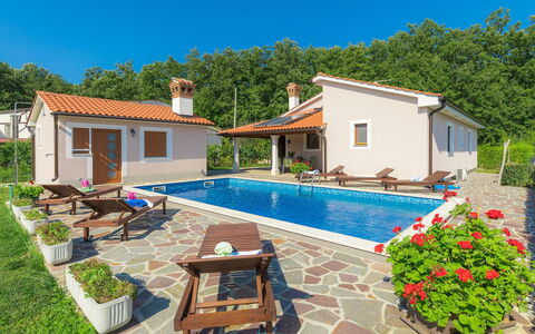 Villa Mihael: Propriété, Maison, Bâtiment, Piscine, Immobilier, Domicile, Zone Résidentielle, Biens, Villa, Arrière-Cour
