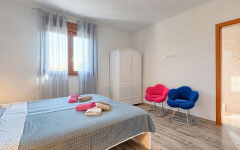 Villa Mihael: Chambre, Meubles, Pièce, Propriété, Lit, Design Intérieur, Drap De Lit, Sol, Cadre De Lit, Maison
