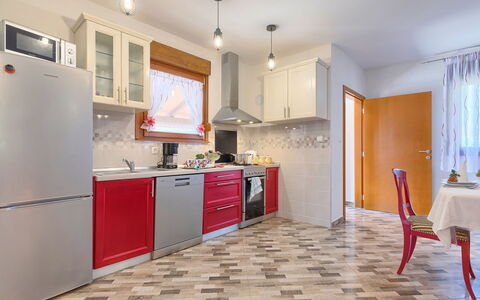 Villa Mihael: Pièce, Propriété, Meubles, Comptoir, Sol, Cuisine, Cabinetry, Design Intérieur, Bâtiment, Tuile