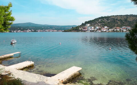 Rogoznica Ražanj 641: L'Eau, Nuage, Ciel, Ressources En Eau, La Nature, Bleu Azur, Lac, Paysage Naturel, Montagne, Arbre