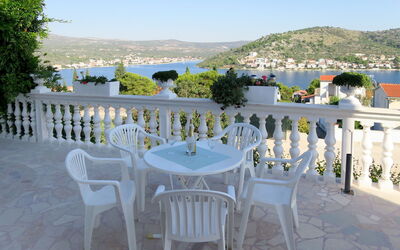 Rogoznica Ražanj 641: Propriété, Meubles, Immobilier, Table, Maison, Restaurant, Bâtiment, Recours, Pièce, Patio
