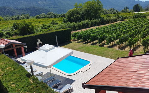 Baba Nevenka: Piscine, Loisir, Parapluie, Recours, Mobilier De Jardin, Eco Hôtel, Des Loisirs, Vacances, Chaîne De Montagnes, Ombre
