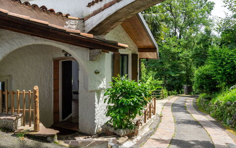 Leggiuno 605: Propriété, Bâtiment, Maison, Domicile, Immobilier, Architecture, Biens, Zone Résidentielle, Porche, Cour