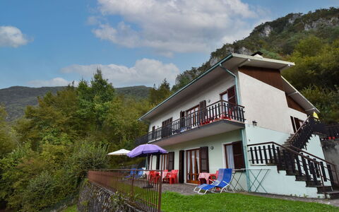 Villa Martinelli: Nuage, Ciel, Plante, Propriété, Montagne, Bâtiment, Arbre, Fenêtre, Lot Terre, Paysage Naturel