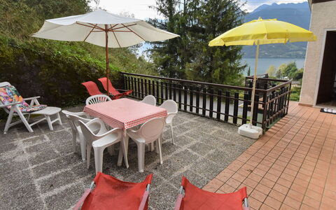 Villa Martinelli: Plante, Meubles, Propriété, Parapluie, Chaise, Ciel, Tableau De Plein Air, Mobilier De Jardin, Ombre, Architecture
