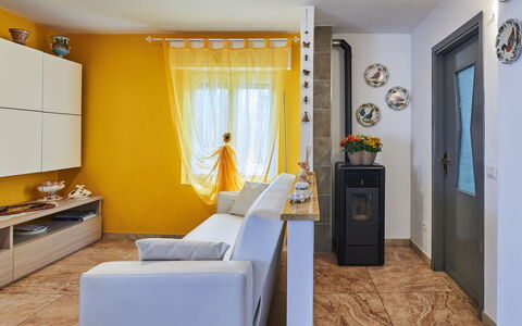 Casa del Pergulin (Lmz325): Cabinetry, Meubles, Télévision, Bâtiment, Cadre, Confort, Fenêtre, Porte, Commode, Plante D'Appartement
