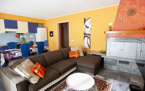 Bellavista: Canapé, Table, Propriété, Meubles, Cadre, Salon, Canapé-Lit, Design Intérieur, Orange, Confort
