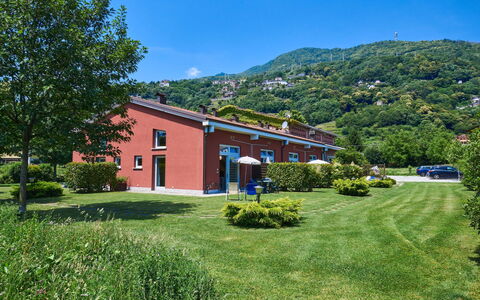 Dongo 662: Plante, Ciel, Propriété, Bâtiment, Fenêtre, Arbre, Paysage Naturel, Maison, Lot Terre, Herbe