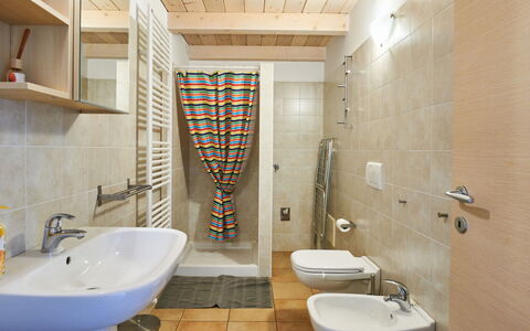 Dongo 662: Robinet, Luminaire Plomberie, Évier, Lavabo, Propriété, Photographier, Salle De Bains, Miroir, Bleu, Violet