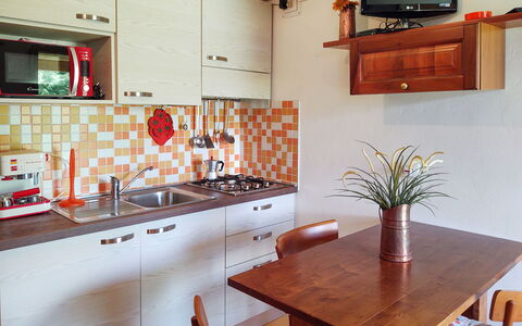 Gravedona 743: Cabinetry, Meubles, Propriété, Table, Comptoir, Bois, Design Intérieur, Cuisine, Éclairage, Robinet
