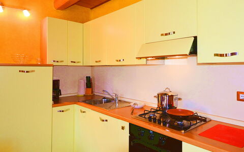 Gravedona 744: Cuisine, Appareil De Cuisine, Comptoir, Principaux Appliance, Design Intérieur, Bois, Cuisinière, Le Fourneau, Sol, Gaz Poele