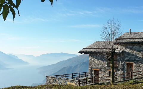 Gravedona 744: Montagne, Ciel, Maison, Station De Montagne, Arbre, Chaîne De Montagnes, Zone Rurale, Colline, Paysage, Alpes