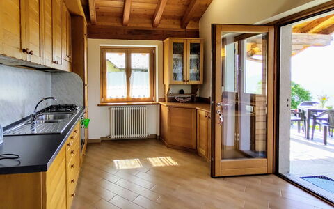 Il Nido D'Aquila (Grv635): Evier, Propriété, Évier, Cabinetry, Comptoir, Bois, Design Intérieur, Appareil De Cuisine, Sol, Cuisinière