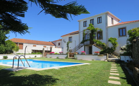 Pena: Ciel, Plante, L'Eau, Bâtiment, Propriété, Fenêtre, Maison, Arbre, Architecture, Piscine