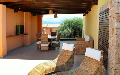 Baia delle Mimose: Propriété, Bâtiment, Pièce, Meubles, Maison, Domicile, Design Intérieur, Immobilier, Plafond, Porche