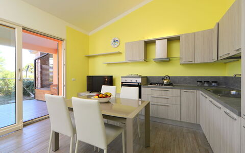 Baia delle Mimose: Propriété, Pièce, Meubles, Jaune, Design Intérieur, Bâtiment, Maison, Cuisine, Immobilier, Cabinetry
