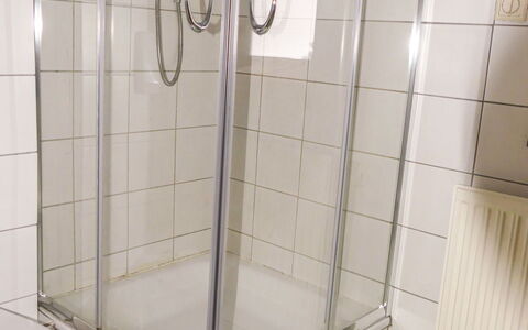 Eusch: Douche, Porte De Douche, Fenêtre, Rectangle, Bâtiment, Sol, Sol, Luminaire Plomberie