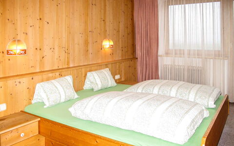 Kainer: Meubles, Propriété, Bâtiment, Confort, Bois, Cadre De Lit, Textile, Design Intérieur, Lit, Sol
