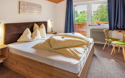 Penz: Chambre, Lit, Meubles, Pièce, Propriété, Cadre De Lit, Design Intérieur, Matelas, Drap De Lit, Literie