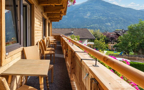 Penz: Propriété, Pièce, Maison, Bois, Domicile, Bâtiment, Montagne, Architecture, Arbre, Immobilier
