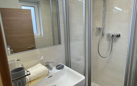 Penz: Miroir, Luminaire Plomberie, Robinet, Évier, Propriété, Lavabo, Tete De Douche, Salle De Bains, Douche