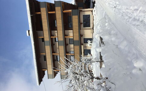 Eberharter: Bâtiment, Fenêtre, Ciel, Maison, Neige, Monde, Plante, Design Urbain, Nuage, Façade