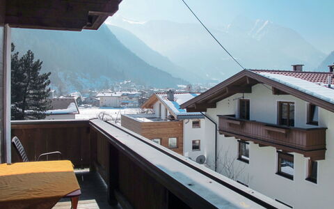 Eberharter: Ciel, Propriété, Bâtiment, Fenêtre, Nuage, Montagne, Architecture, Bois, Neige, Design Urbain