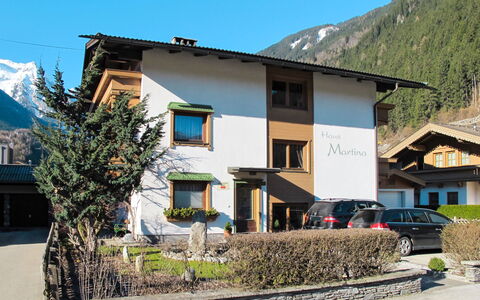 Martina: Propriété, Maison, Ville, Bâtiment, Quartier, Immobilier, Domicile, Architecture, Zone Résidentielle, Ciel