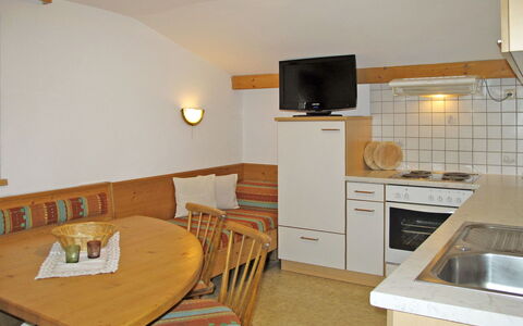 Martina: Pièce, Propriété, Meubles, Bâtiment, Maison, Design Intérieur, Sol, Table, Cuisine, Immobilier