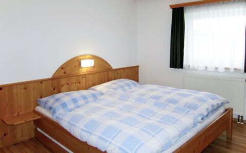 Margit: Chambre, Lit, Meubles, Pièce, Propriété, Matelas, Drap De Lit, Sol, Cadre De Lit, Literie