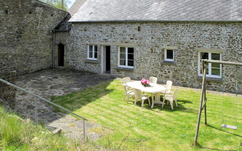 Le Plongeon: Plante, Propriété, Fenêtre, Bâtiment, Table, Lot Terre, Maison, Chaise, Herbe, Chalet