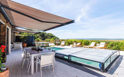 Indigo-Vue Mer et Piscine Chauffée: Plante, Communauté Des Plantes, Véhicule, Ciel, Voiture, Arbre, Herbe, Végétation, Lot Terre