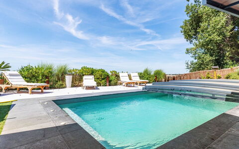 Indigo-Vue Mer et Piscine Chauffée: Plante, Communauté Des Plantes, Véhicule, Ciel, Voiture, Arbre, Herbe, Végétation, Lot Terre