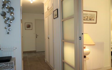 Les Glénans: Propriété, Porte, Design Intérieur, Bois, Éclairage, Sol, Bâtiment, Sol