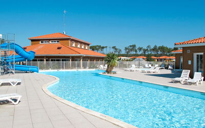 Parentis en Born 699: Piscine, Propriété, Centre De Loisirs, Bâtiment, Recours, Loisir, Vacances, Ville, Immobilier, Maison
