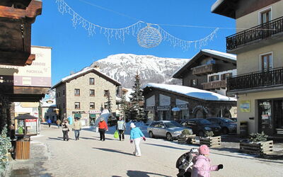 Livigno 694: Ville, Établissements Humains, Tourisme, Rue, Bâtiment, Ville, Montagne, Chaîne De Montagnes