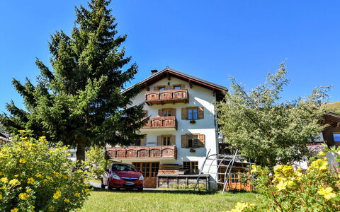 Livigno 695: Plante, Ciel, Bâtiment, Fleur, Fenêtre, Arbre, Paysage Naturel, Mélèze, Maison, Lot Terre