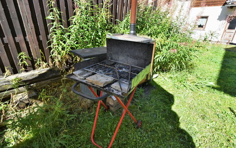 Livigno 695: Plante, Fenêtre, Mobilier De Jardin, Végétation, Bois, Biome, Herbe, Bâtiment, Arbuste