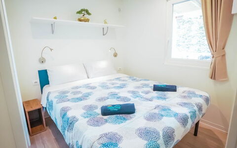 Caorle 699: Lit, Chambre, Design Intérieur, Drap De Lit, Bois, Literie, Linge, Sol, Textile, Meubles