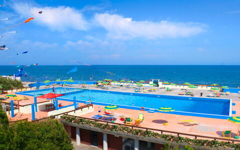 Rosolina Mare 620: Nuage, L'Eau, Ciel, Plante, Bleu, Bleu Azur, Piscine, Loisir, Mobilier De Jardin, Ombre