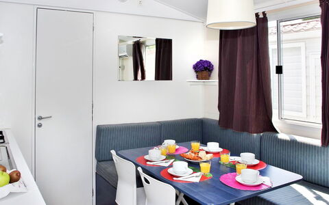 Rosolina Mare 620: Pièce, Propriété, Design Intérieur, Meubles, Salle À Manger, Violet, Table, Bâtiment, Maison, Domicile